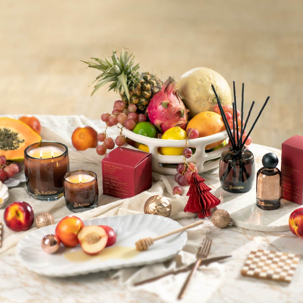 Nectarine, Honey Blossom, Bergamot, Vetiver<br>Signature Gift Set