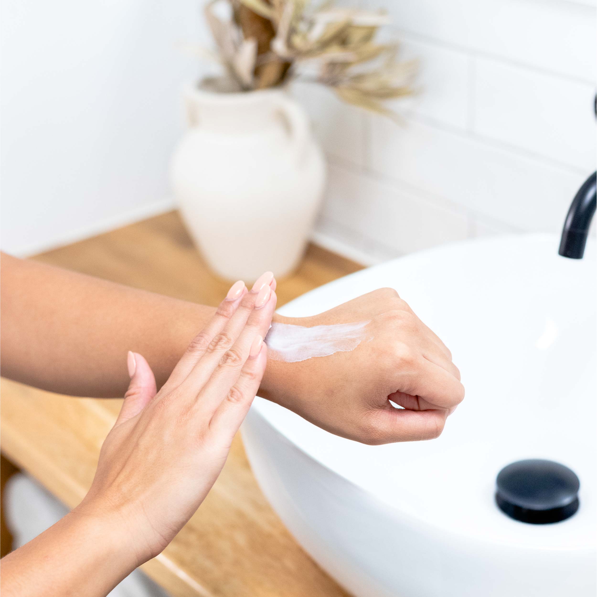 Black Amber, Rosewood & Cedar<br> Hand Cream | 100ml