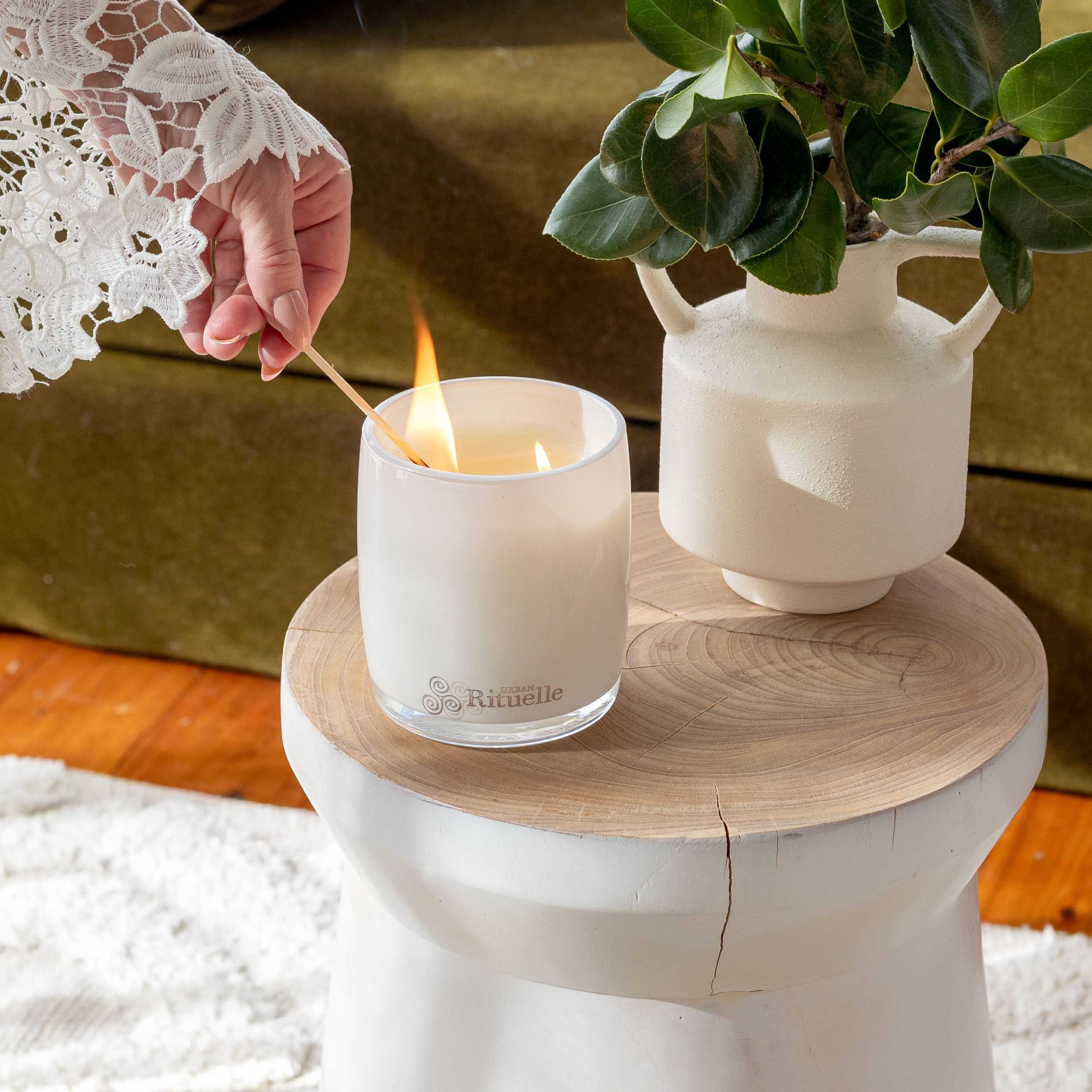 White Lotus, Geranium Leaf & Bergamot<br> Scented Soy Candle | 400gm