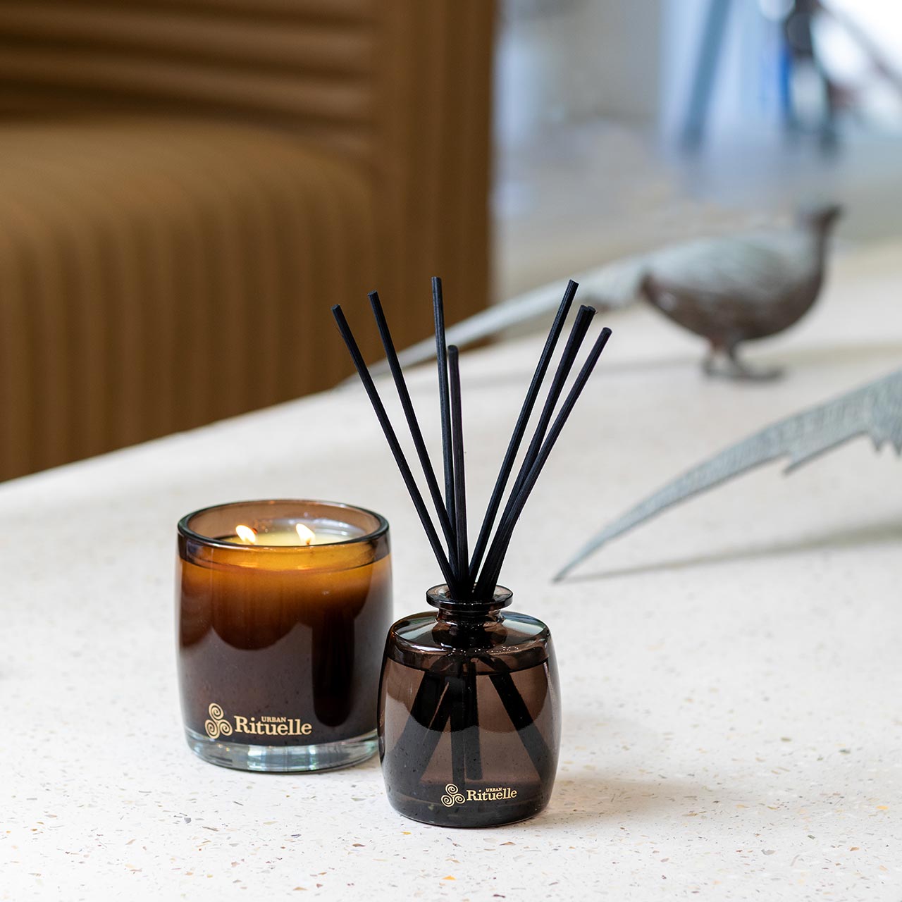 アーバンリチュエル ALCHEMY リードディフューザー Black Amber Rosewood+Cedar - 三和トレーディング Alchemy - Black Amber, Rosewood & Cedar - Fragrance Diffuser Set