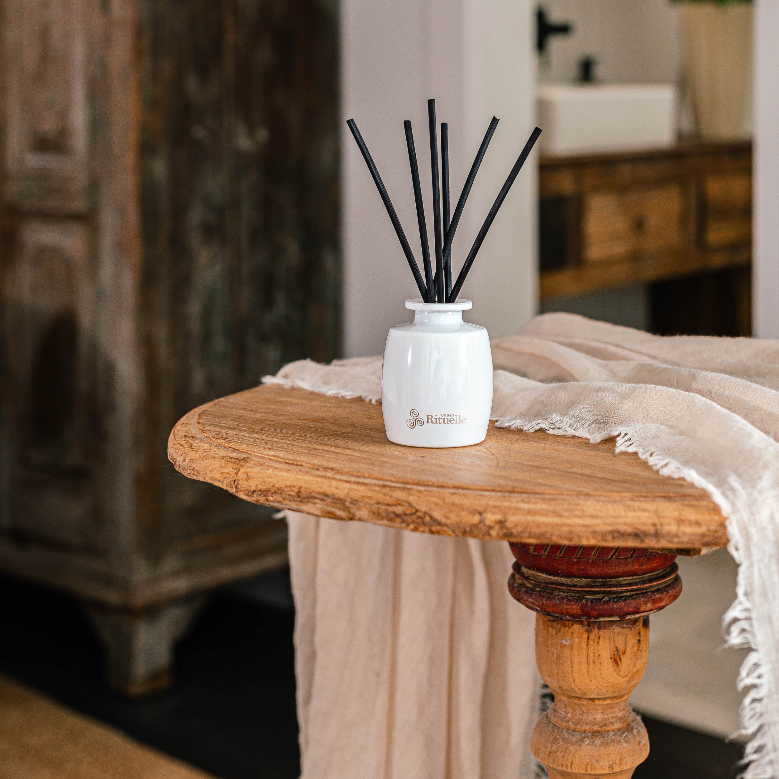 Crisp Sea Mist, Juniper, Amberwood<br>Fragrance Diffuser Set | 90ml