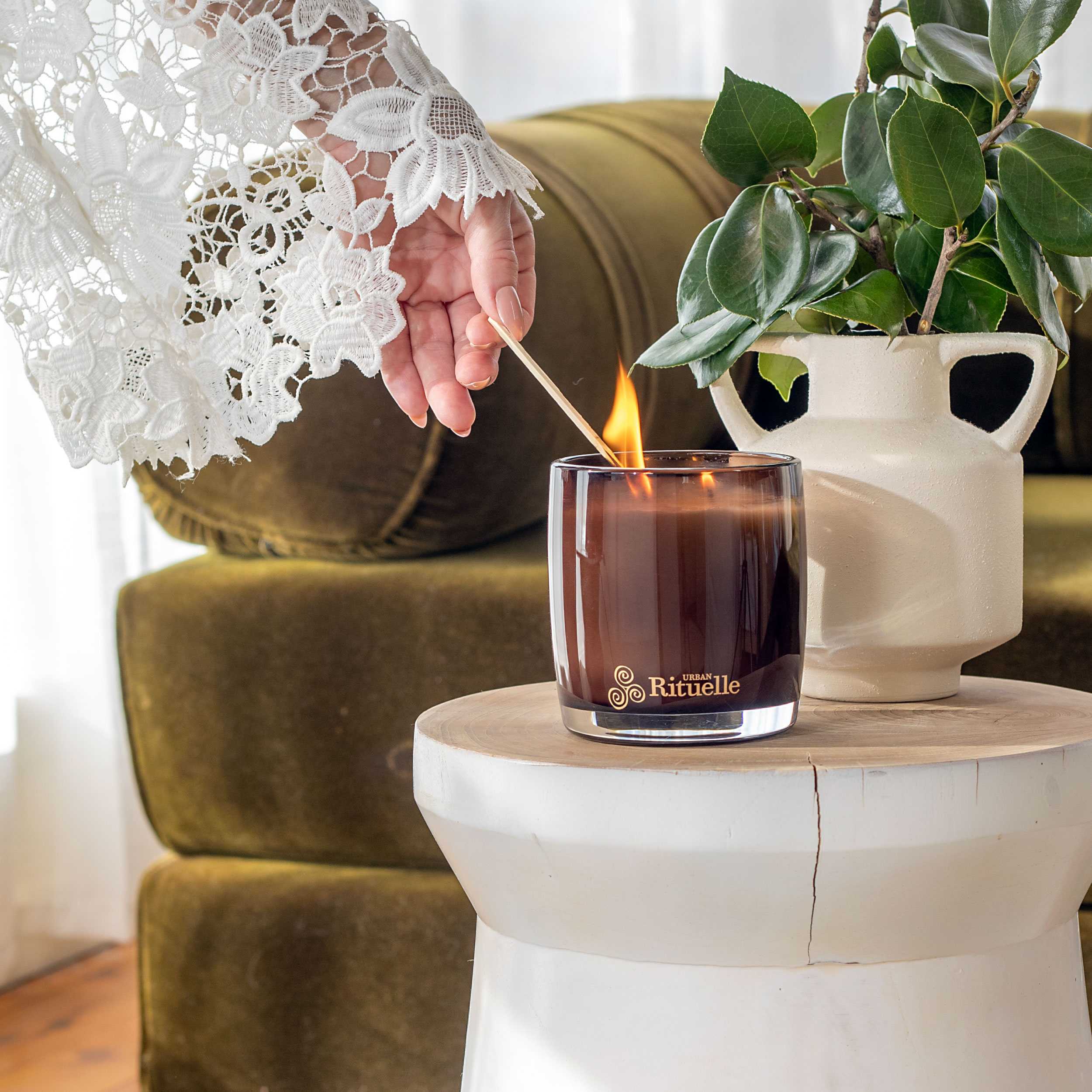 Black Amber, Rosewood & Cedar<br> Scented Soy Candle | 400gm