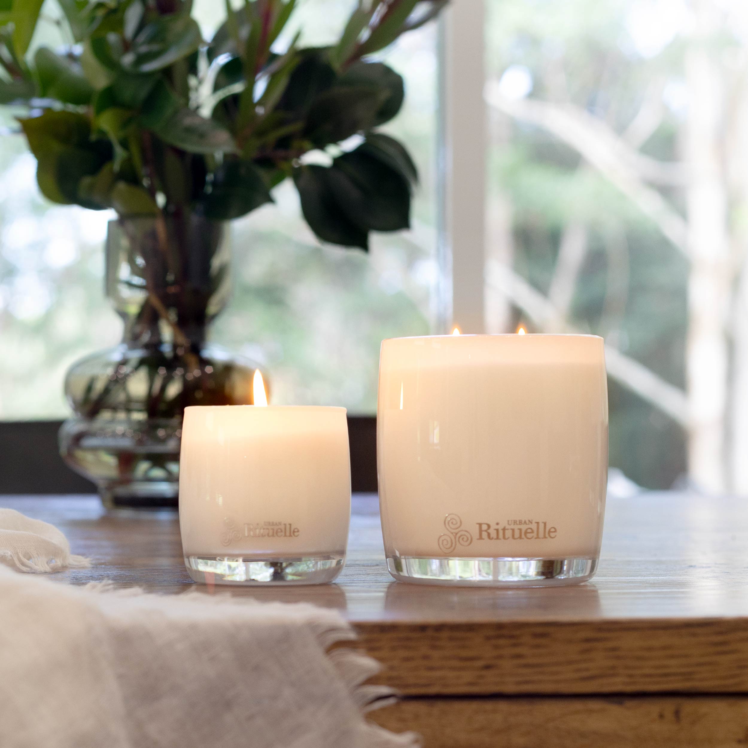 White Lotus, Geranium Leaf & Bergamot<br> Scented Soy Candle | 400gm