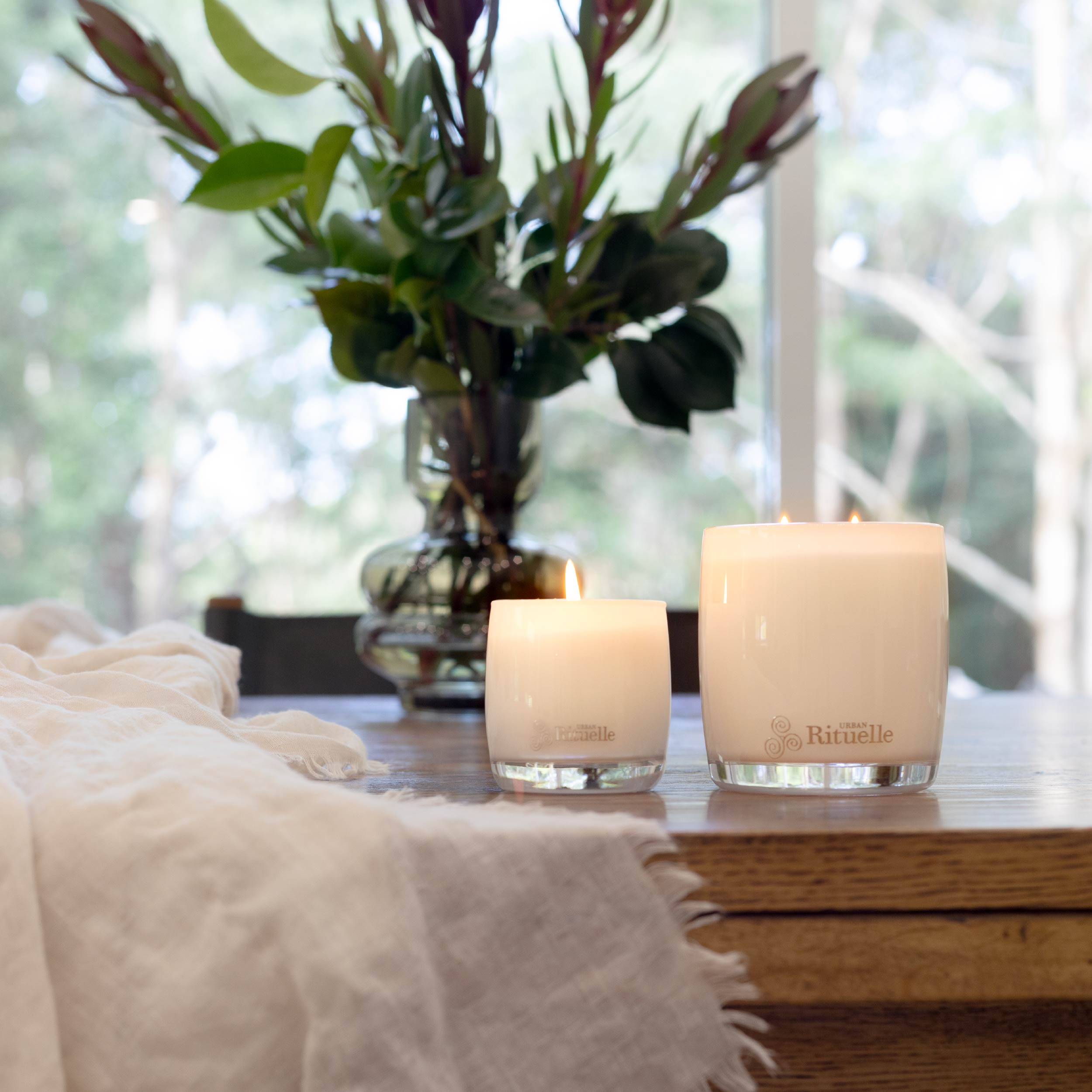 White Lotus, Geranium Leaf & Bergamot<br> Scented Soy Candle | 400gm